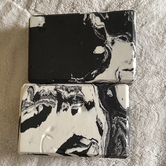 Yoga blocks - Picture 2 of 2